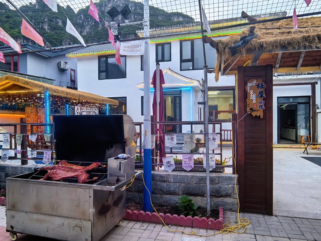 栖犀小院烧烤区域