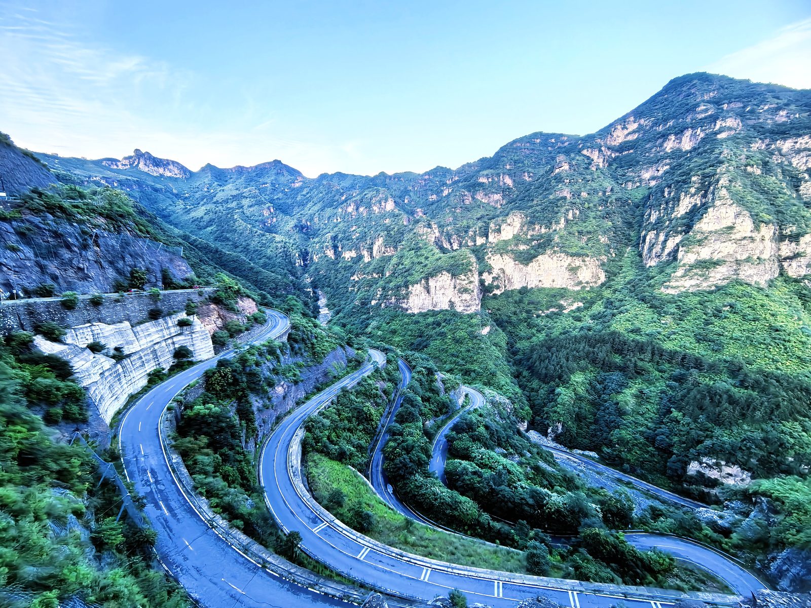 十渡山路和山谷自驾风景